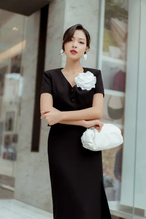 Black Short Sleeves Woven Shirt With Flower and Long Skirt - Chính hãng Sixdo